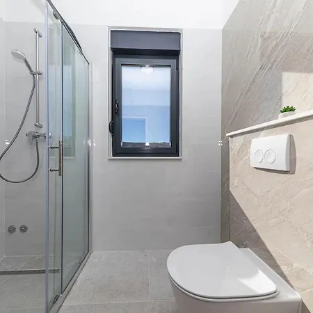 Villa Luxurious Sanctuary With Pool - Three Bedroom With Pool Primorski Dolac