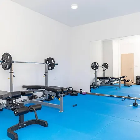 Luxurious Sanctuary With Pool - Three Bedroom With Pool