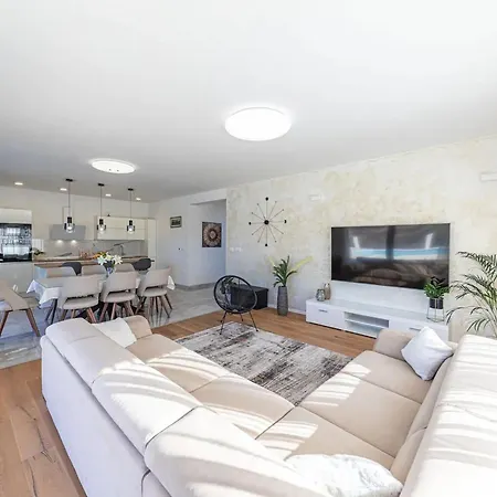 Luxurious Sanctuary With Pool - Three Bedroom With Pool Villa