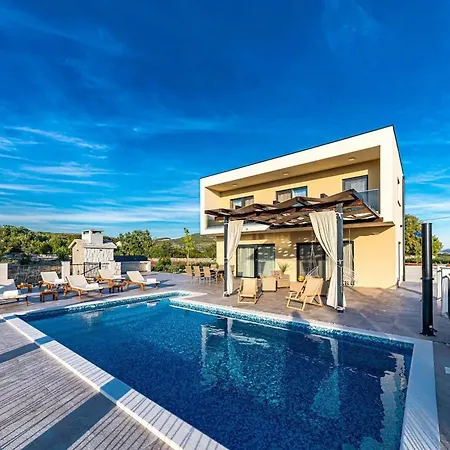 Luxurious Sanctuary With Pool - Three Bedroom With Pool Primorski Dolac