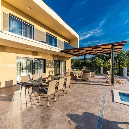Luxurious Sanctuary With Pool - Three Bedroom With Pool * Primorski Dolac
